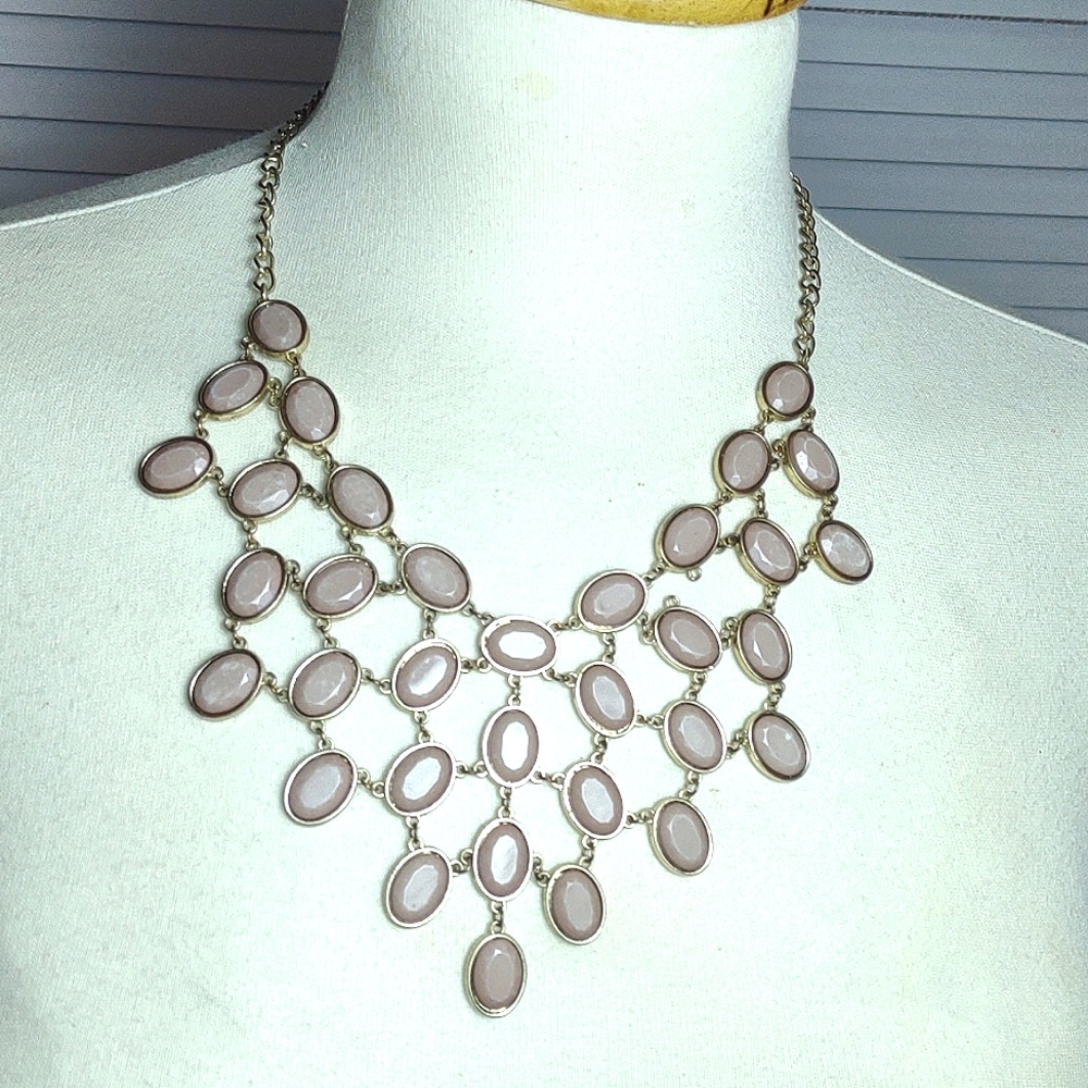 Pretty Vintage Necklace, Gold Tone w Pink, 19" Long, EUC!